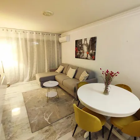 Elegance With Swimming Pool In Apartment