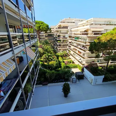 Apartment Elegance With Swimming Pool In Residence Apartment