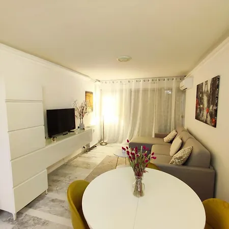 With Swimming Pool In Apartamento Antibes